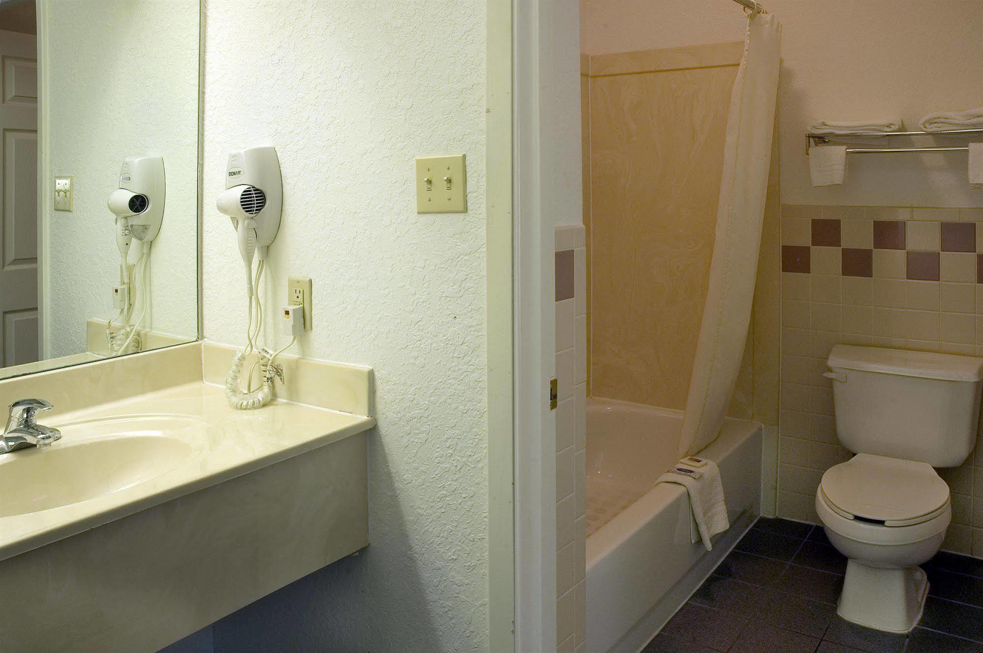 Budget Host Hempstead Inn Brookhollow/Energy Corridor Х'юстон Екстер'єр фото